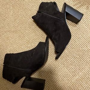 Black bootie heels•Charlotte Russe